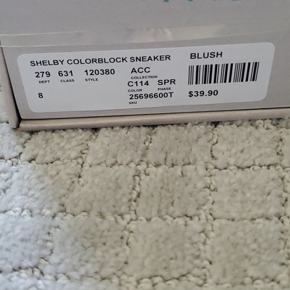 BNIB Maurices Shelby colorblock sneaker - Picture 5 of 5